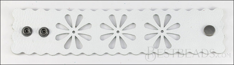 LEATHER FLOWER cuff WHITE