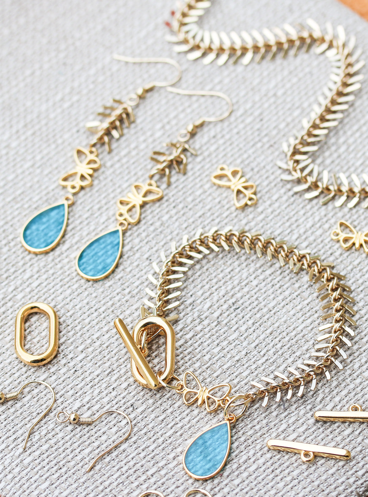 23mm Teardrop Charm GOLD - TURQUOISE GLASSY - 10 pcs