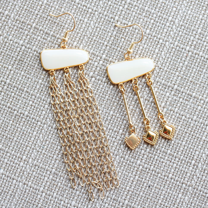 Medium Elegant Chain in Gold - Left Earring