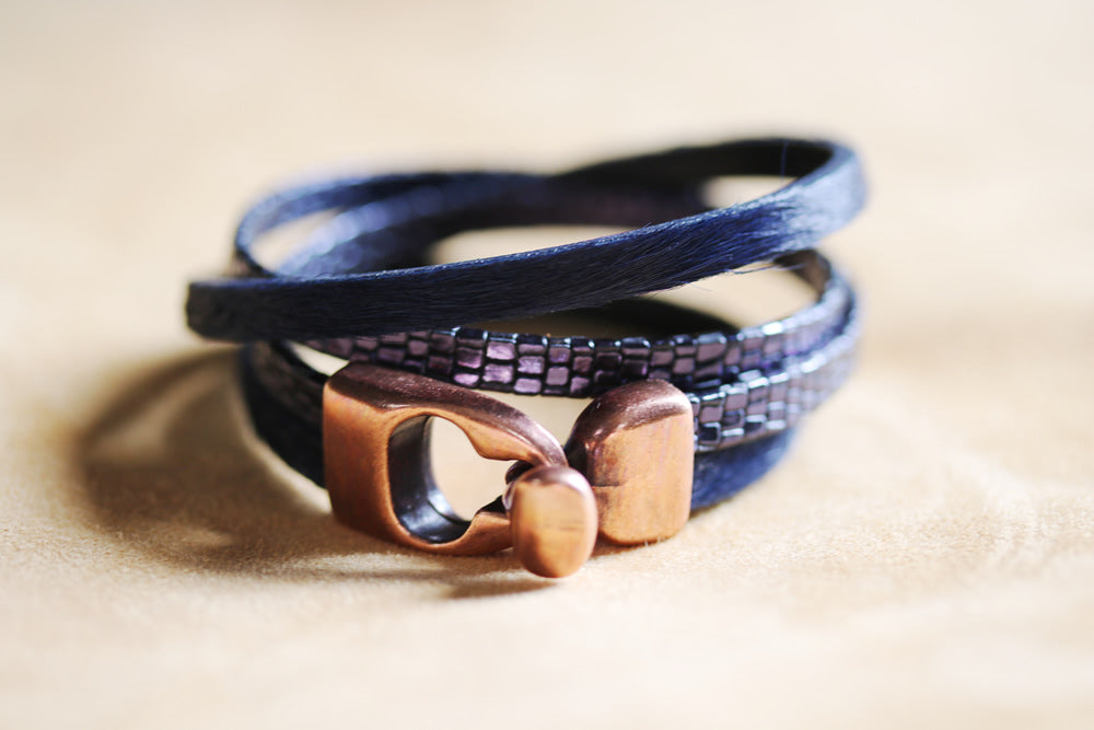 5mm flat HAIR ON leather NAVY - 1 meter